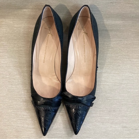 Giuseppe Zanotti  Sz 39 Black Leather Little Bow Pointy Kitten Heel Pumps Shoes - Picture 3 of 14